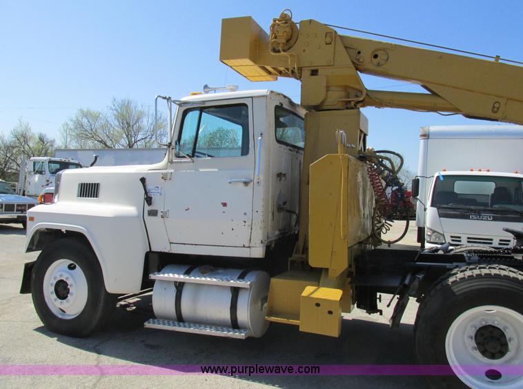 image for item K5008 1984 Ford LTL9000 crane truck