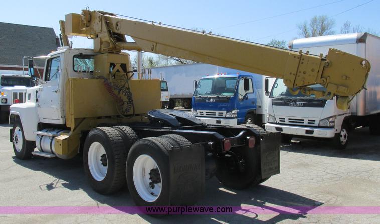 image for item K5008 1984 Ford LTL9000 crane truck