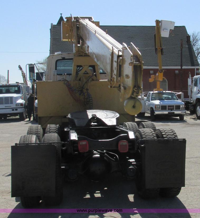 image for item K5008 1984 Ford LTL9000 crane truck