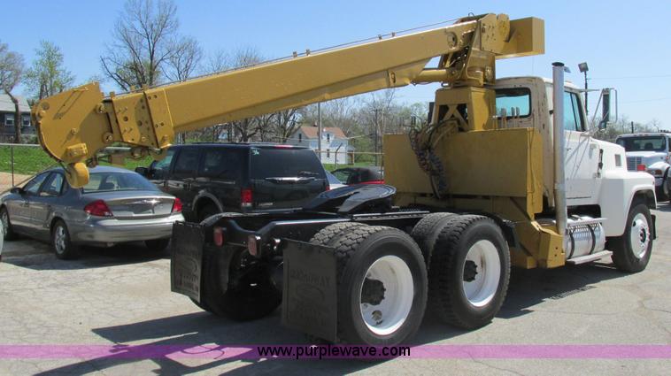 image for item K5008 1984 Ford LTL9000 crane truck