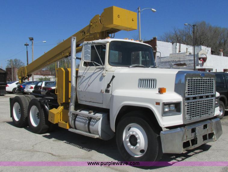 image for item K5008 1984 Ford LTL9000 crane truck