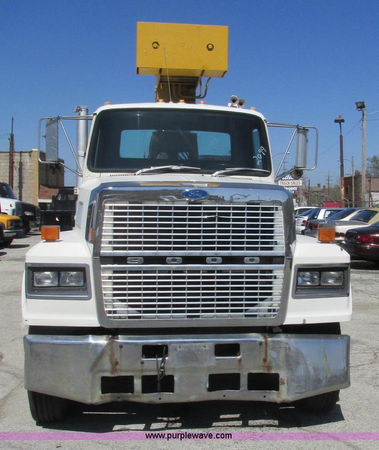 image for item K5008 1984 Ford LTL9000 crane truck