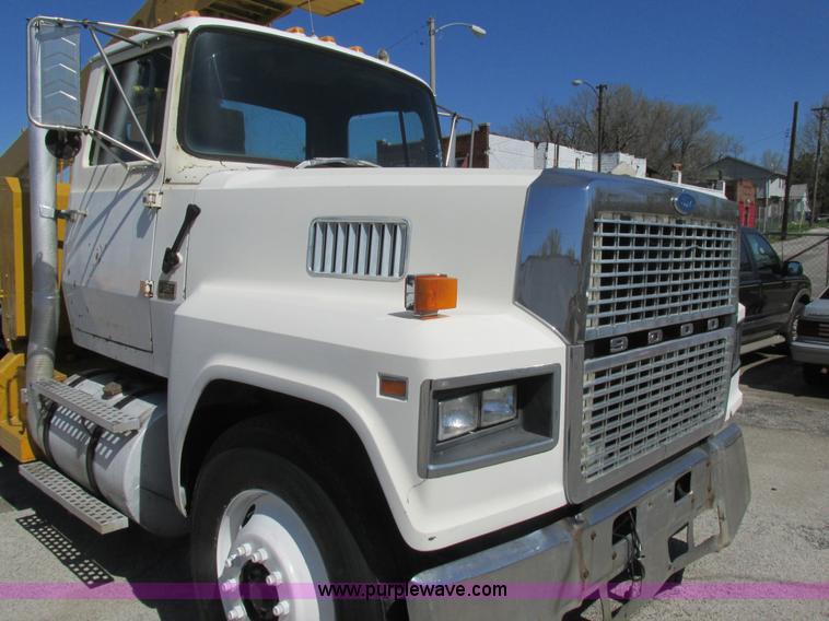 image for item K5008 1984 Ford LTL9000 crane truck