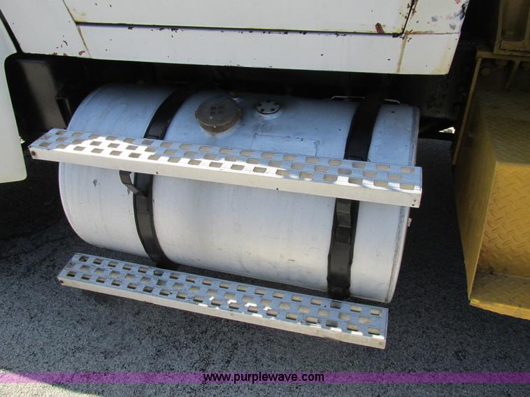 image for item K5008 1984 Ford LTL9000 crane truck