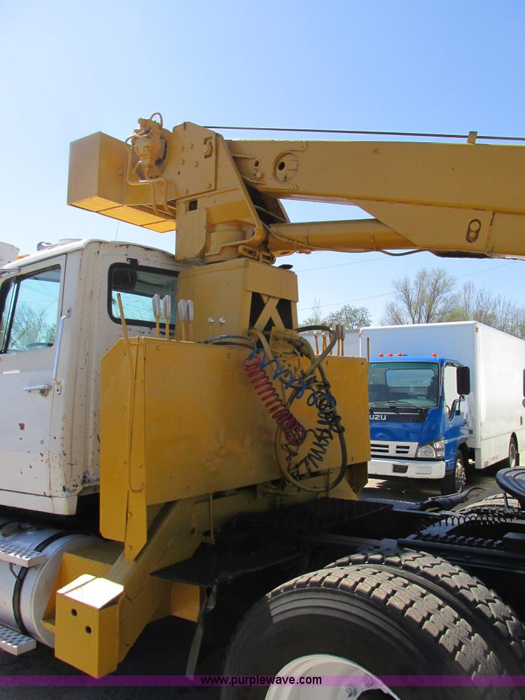 image for item K5008 1984 Ford LTL9000 crane truck