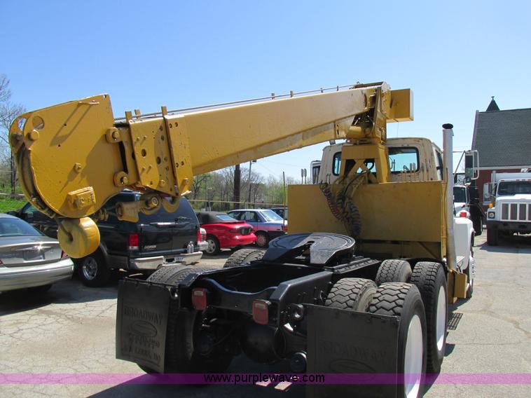 image for item K5008 1984 Ford LTL9000 crane truck