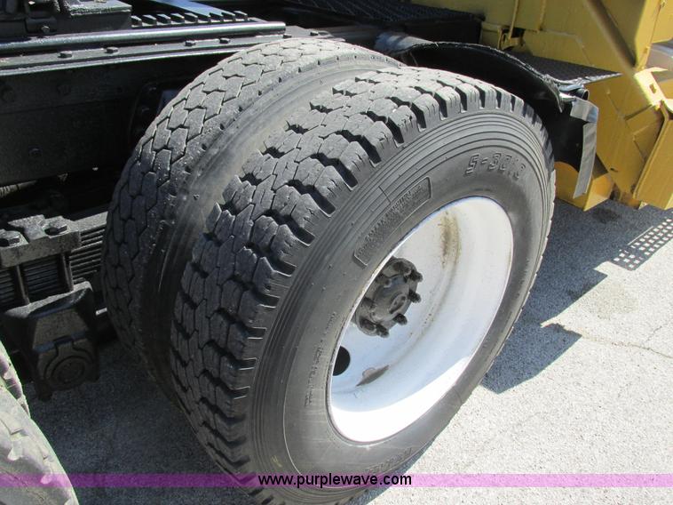 image for item K5008 1984 Ford LTL9000 crane truck