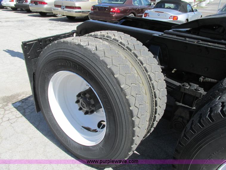 image for item K5008 1984 Ford LTL9000 crane truck