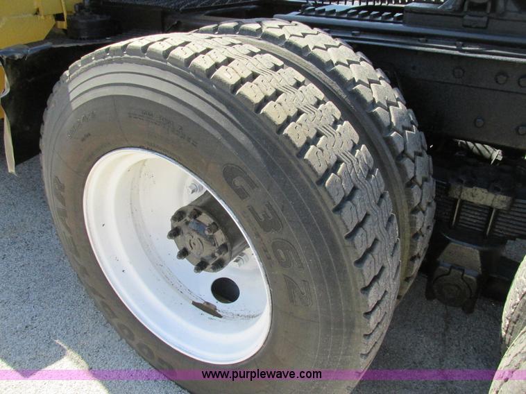 image for item K5008 1984 Ford LTL9000 crane truck