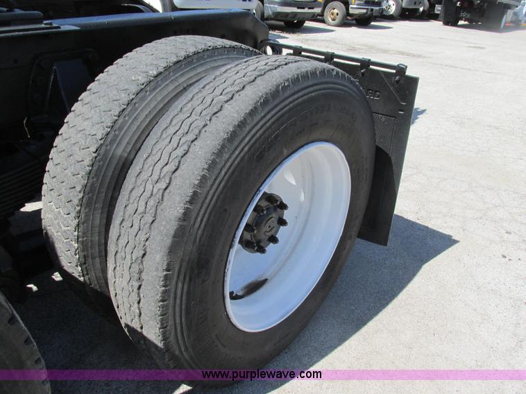 image for item K5008 1984 Ford LTL9000 crane truck