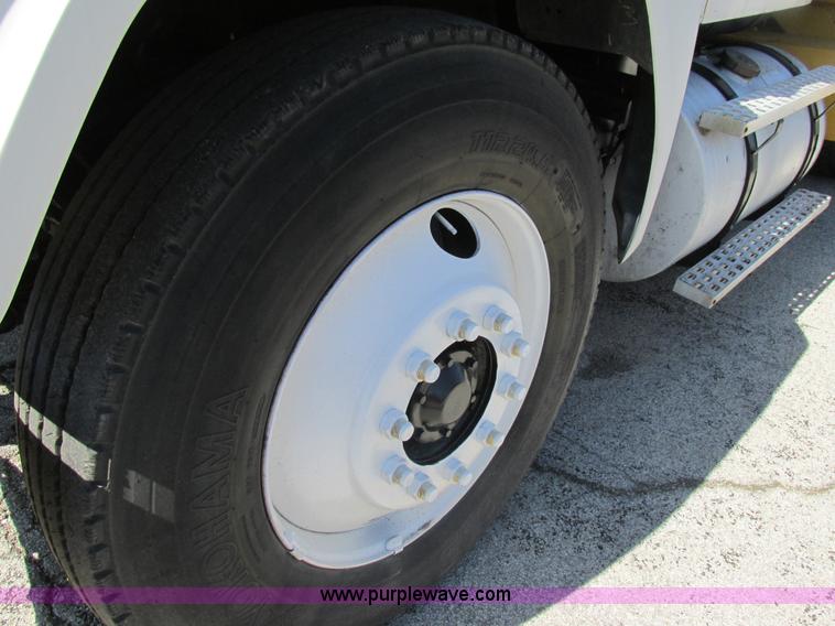 image for item K5008 1984 Ford LTL9000 crane truck