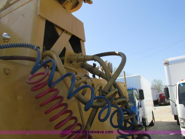 image for item K5008 1984 Ford LTL9000 crane truck