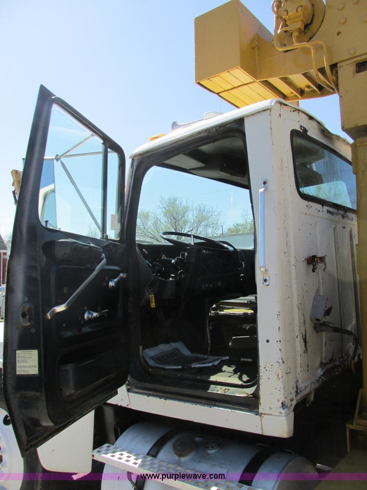 image for item K5008 1984 Ford LTL9000 crane truck