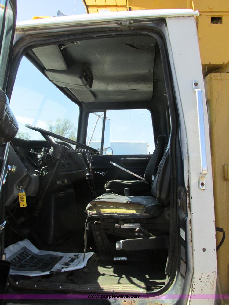 image for item K5008 1984 Ford LTL9000 crane truck