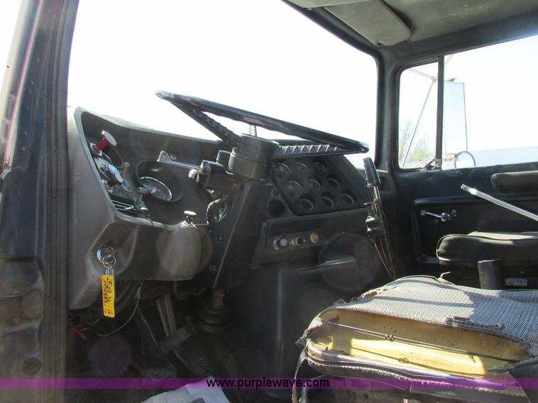 image for item K5008 1984 Ford LTL9000 crane truck