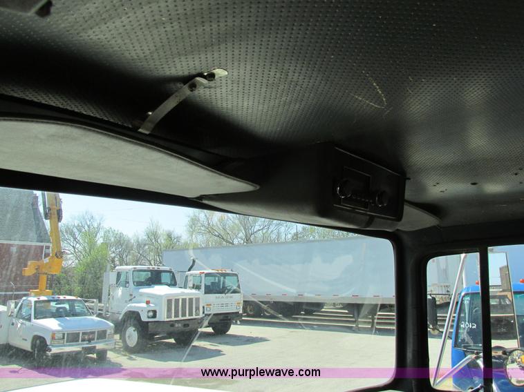 image for item K5008 1984 Ford LTL9000 crane truck