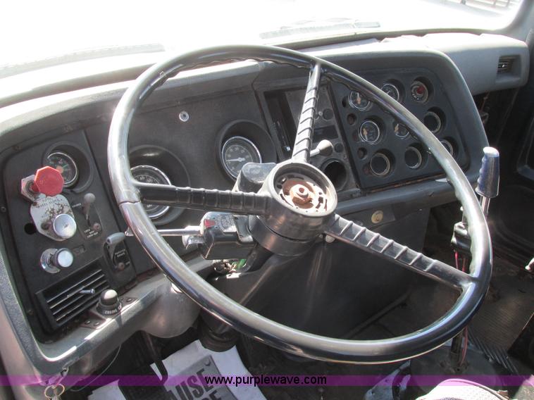 image for item K5008 1984 Ford LTL9000 crane truck