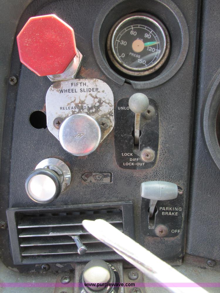 image for item K5008 1984 Ford LTL9000 crane truck