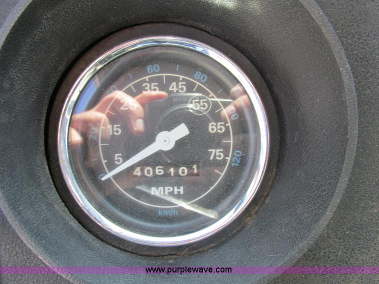 image for item K5008 1984 Ford LTL9000 crane truck