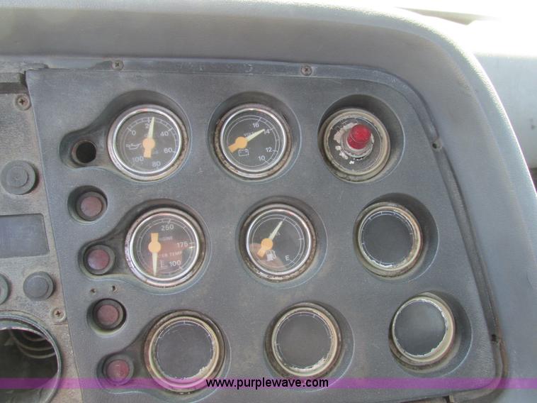 image for item K5008 1984 Ford LTL9000 crane truck