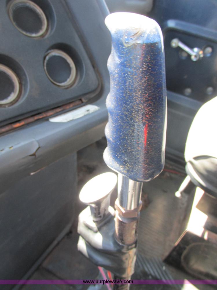 image for item K5008 1984 Ford LTL9000 crane truck