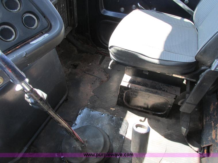 image for item K5008 1984 Ford LTL9000 crane truck