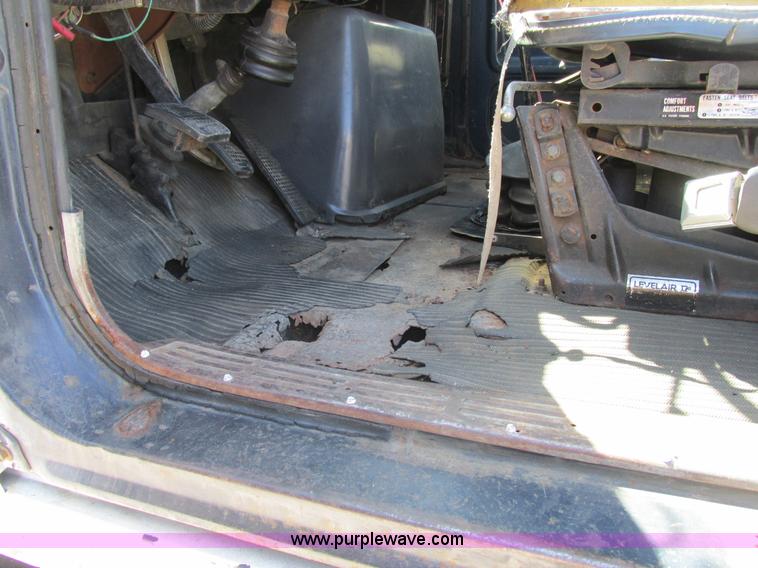 image for item K5008 1984 Ford LTL9000 crane truck