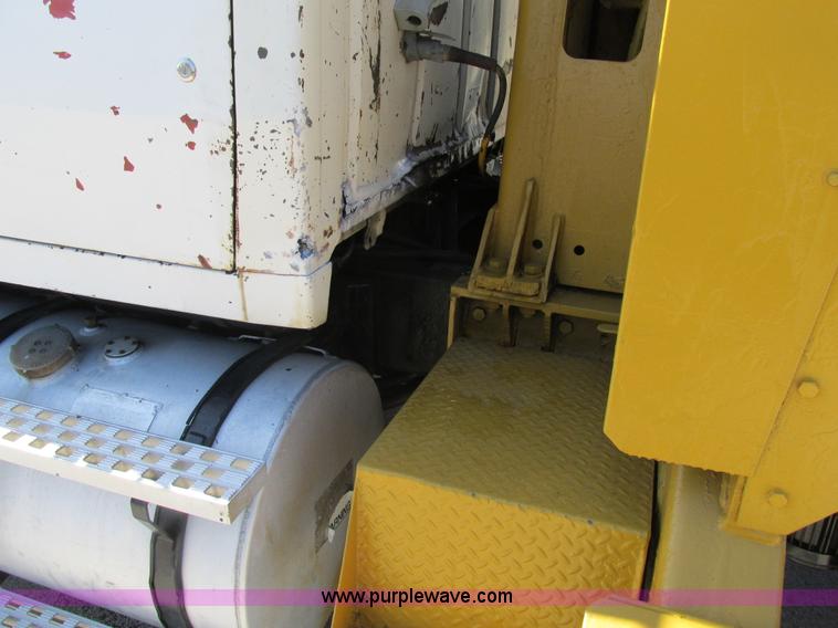 image for item K5008 1984 Ford LTL9000 crane truck