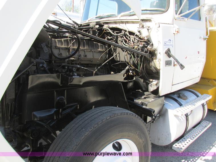 image for item K5008 1984 Ford LTL9000 crane truck