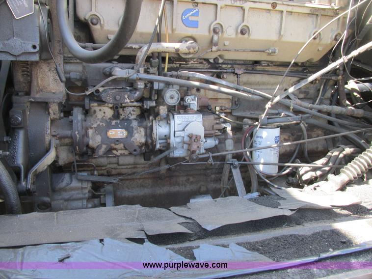 image for item K5008 1984 Ford LTL9000 crane truck