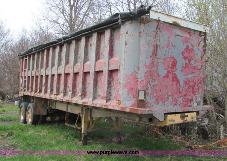image for item K5569 1995 Borco end dump trailer