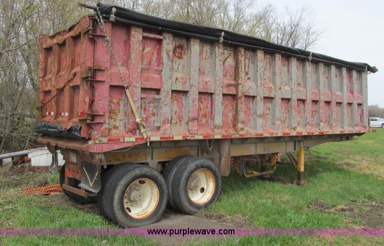 image for item K5569 1995 Borco end dump trailer