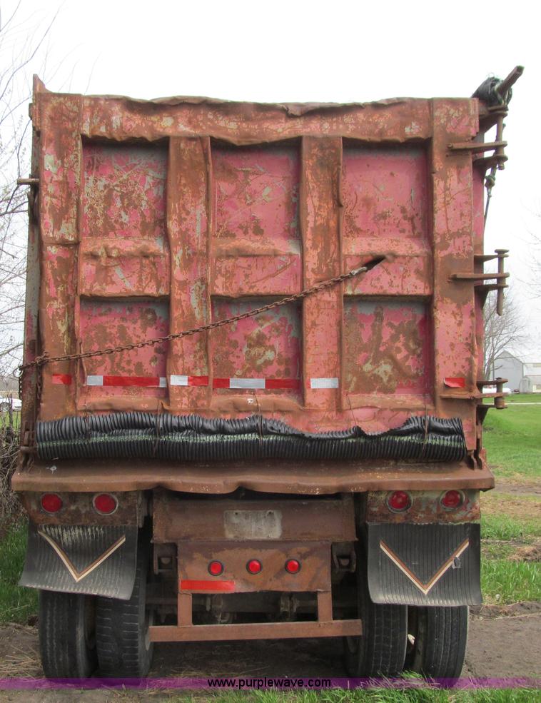 image for item K5569 1995 Borco end dump trailer