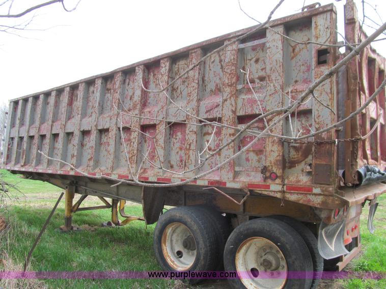 image for item K5569 1995 Borco end dump trailer