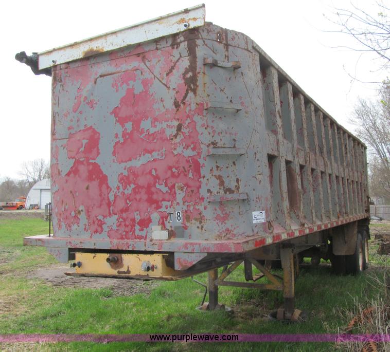 image for item K5569 1995 Borco end dump trailer