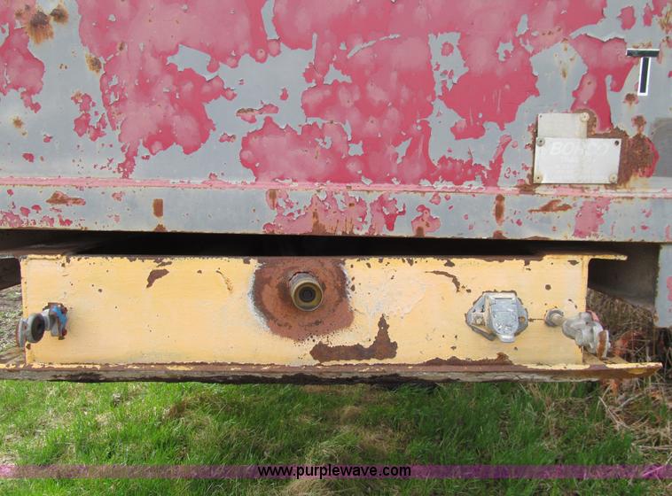image for item K5569 1995 Borco end dump trailer