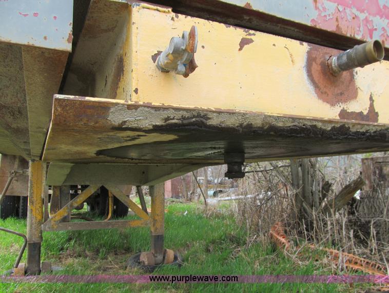 image for item K5569 1995 Borco end dump trailer