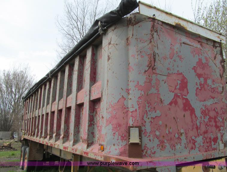 image for item K5569 1995 Borco end dump trailer
