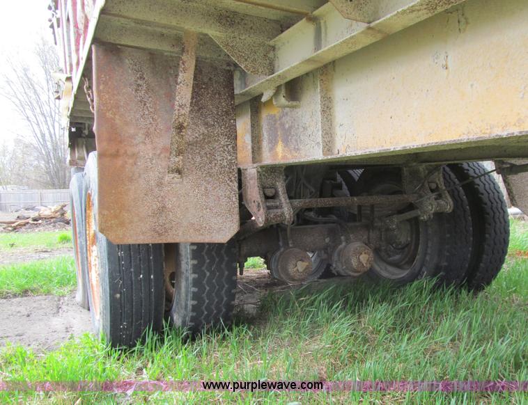 image for item K5569 1995 Borco end dump trailer