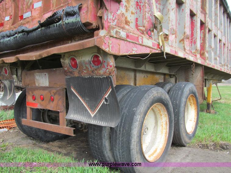 image for item K5569 1995 Borco end dump trailer