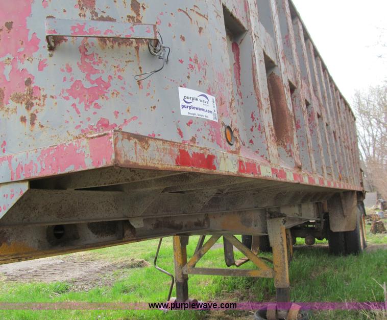 image for item K5569 1995 Borco end dump trailer