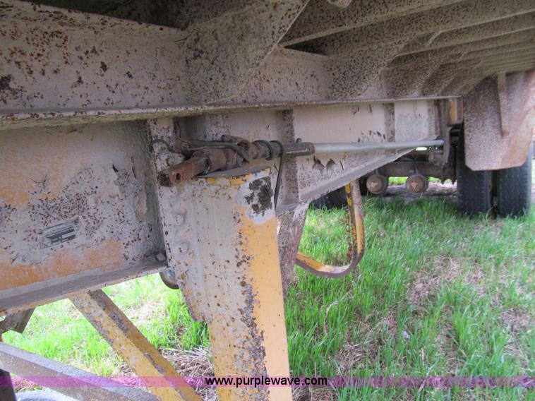 image for item K5569 1995 Borco end dump trailer