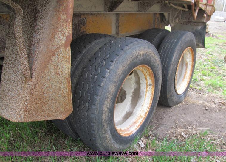 image for item K5569 1995 Borco end dump trailer