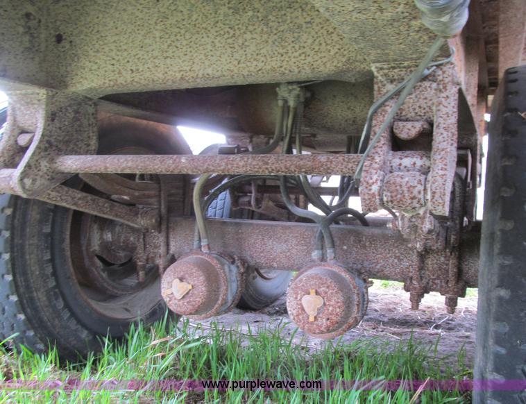 image for item K5569 1995 Borco end dump trailer