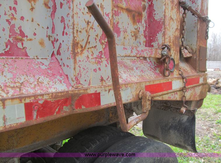 image for item K5569 1995 Borco end dump trailer