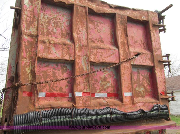 image for item K5569 1995 Borco end dump trailer