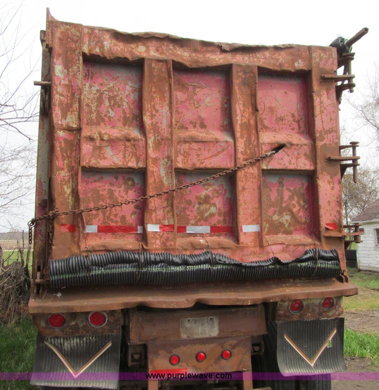 image for item K5569 1995 Borco end dump trailer