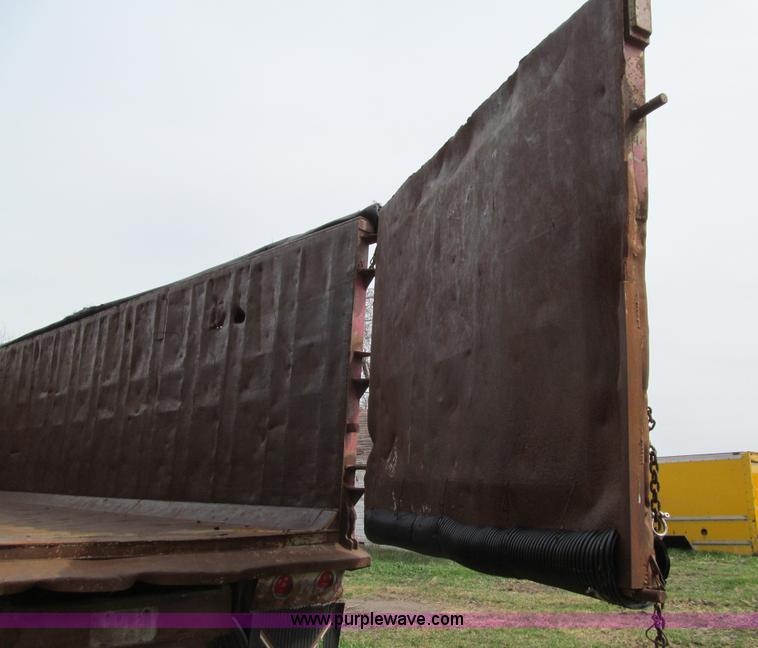 image for item K5569 1995 Borco end dump trailer