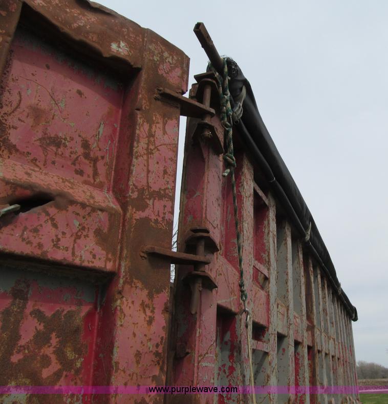 image for item K5569 1995 Borco end dump trailer