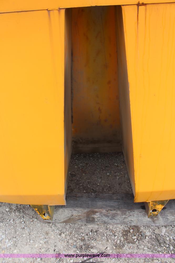 image for item K6766 Dump truck bed